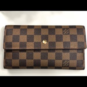 💯authentic Louis Vuitton large damier wallet